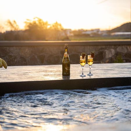 Almira Luxury Suites Perivolos  Ngoại thất bức ảnh