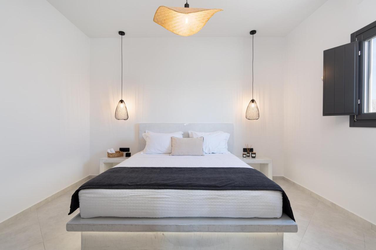 Almira Luxury Suites Perivolos  Ngoại thất bức ảnh