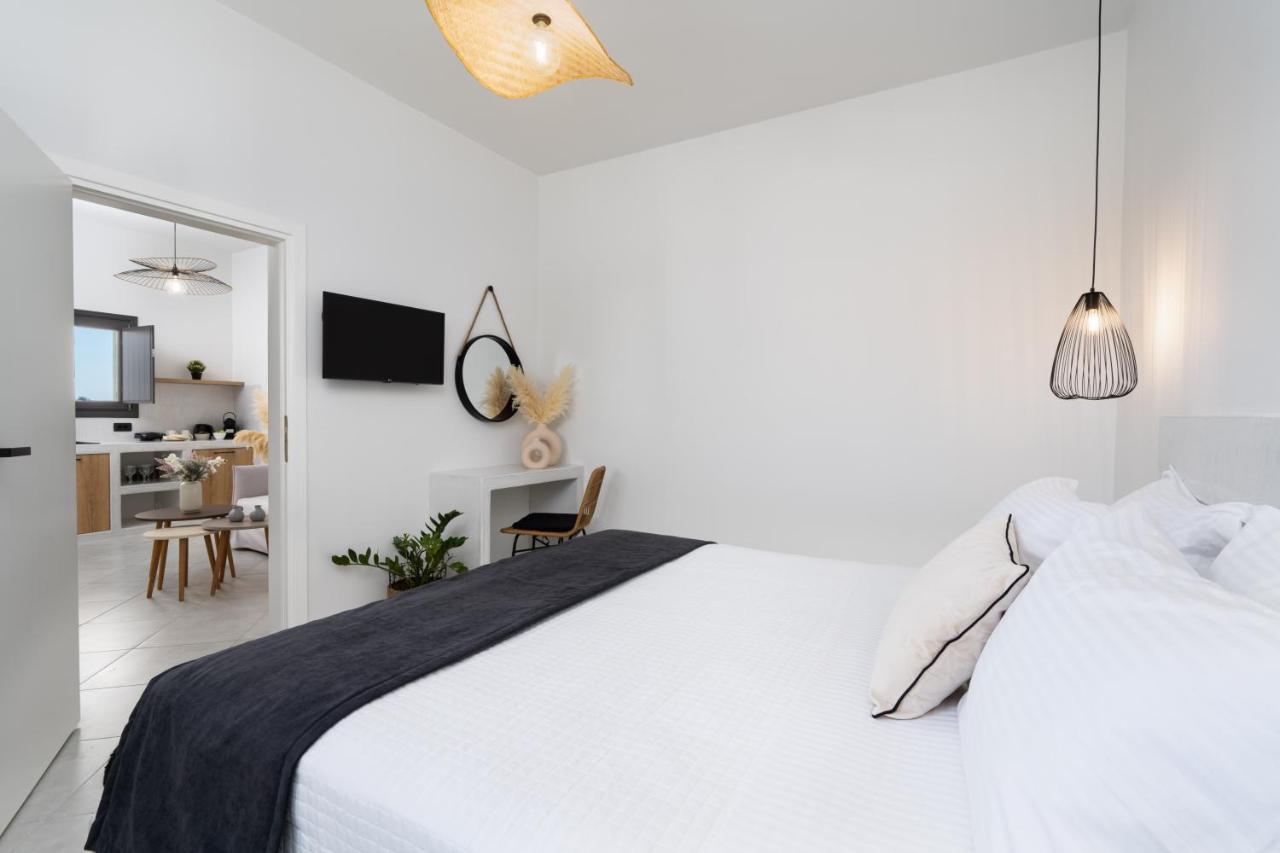 Almira Luxury Suites Perivolos  Ngoại thất bức ảnh