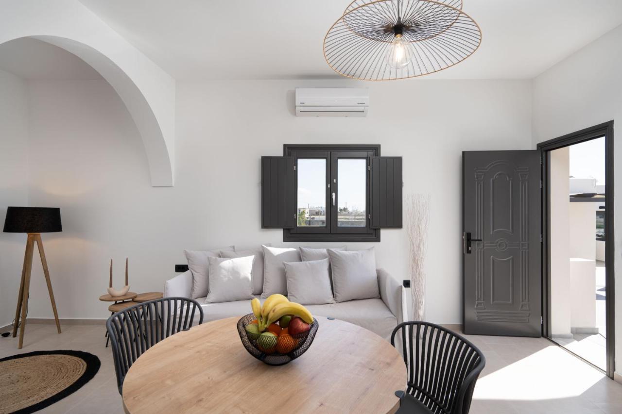 Almira Luxury Suites Perivolos  Ngoại thất bức ảnh