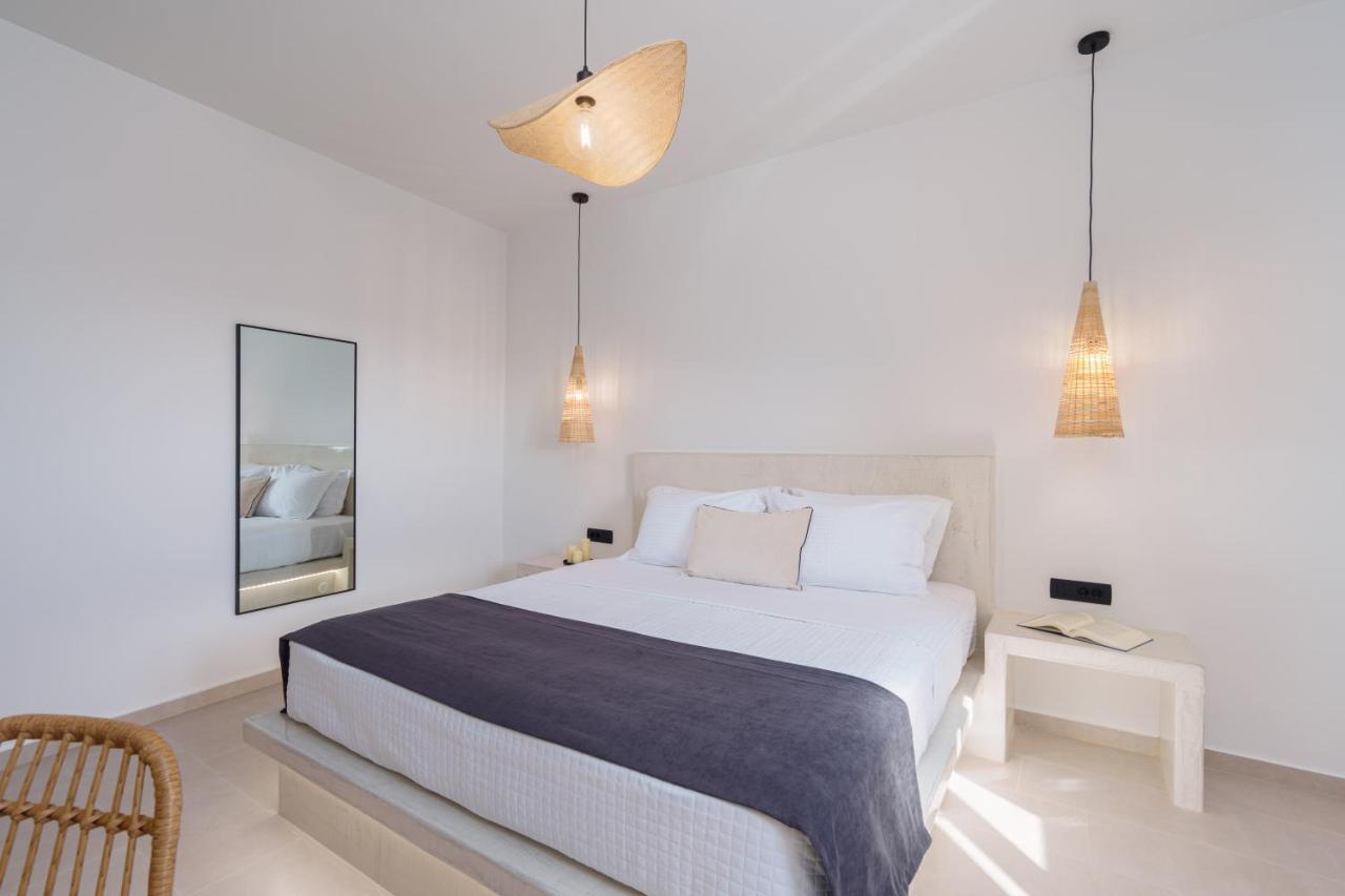 Almira Luxury Suites Perivolos  Ngoại thất bức ảnh